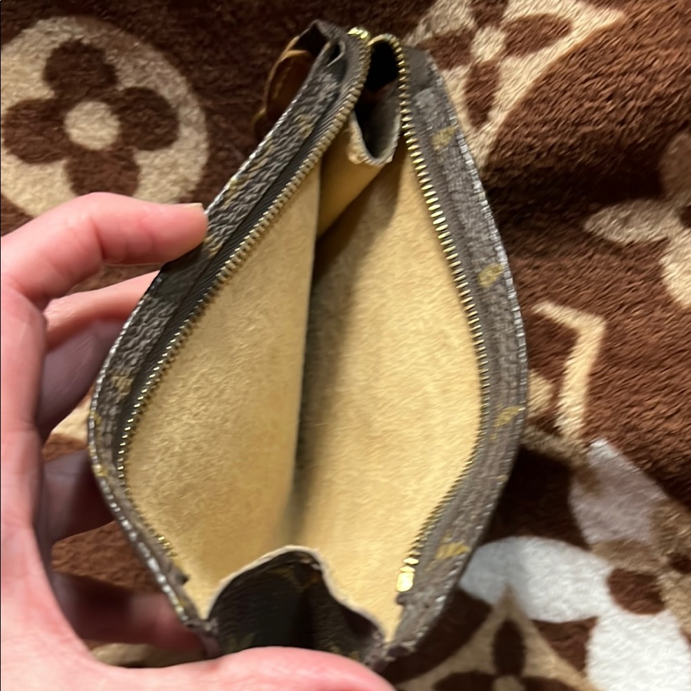 Louis Vuitton Monogram Key Pouch - Picture 5 of 7
